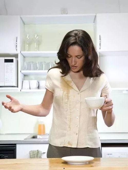 娱乐吃瓜酱清洗白衣服